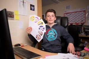 13岁男孩创业8周赚上万元 每天400张订单