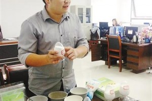 学霸黄兴亮:发明免搓洗涤剂 让碗筷自己洗澡