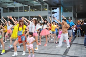 刘颖:在“快闪”中找到快乐 从“快闪”运动中月赚过万