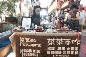 80后女孩李倩:手工的蝴蝶结摆地摊 蝴蝶结编织小本创业梦